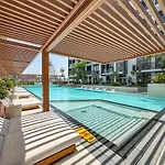Bright Studio In Jvc With Pool And Gym Access