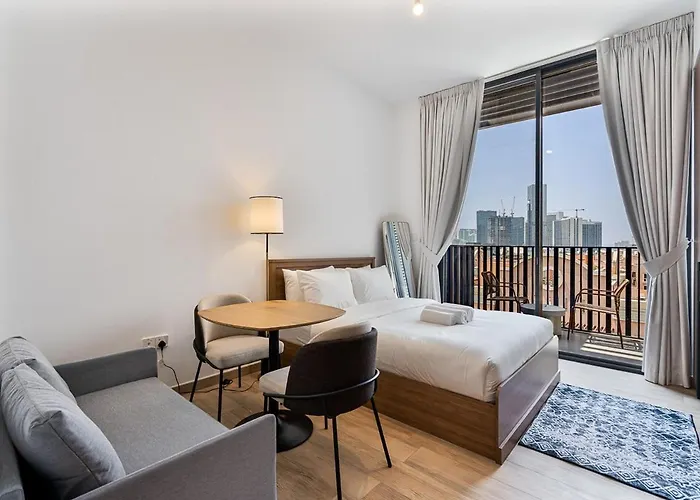 Bright Studio In Jvc With Pool And Gym Access