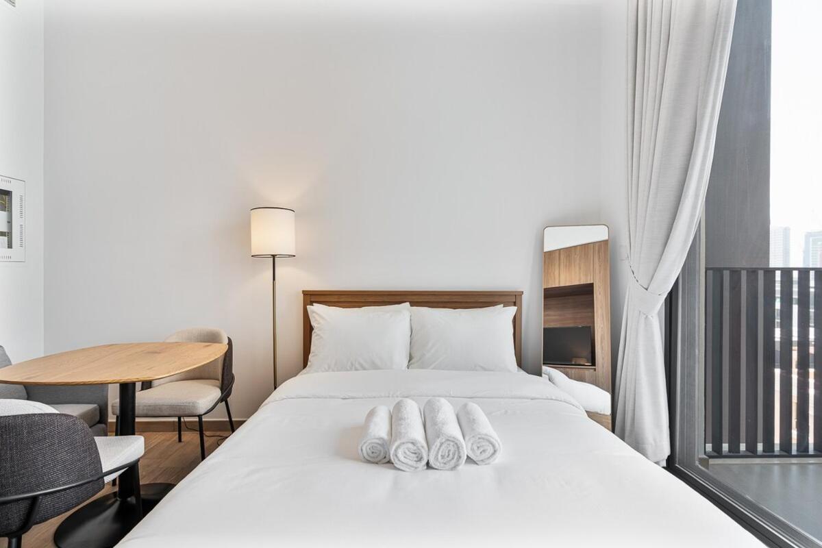 Bright Studio In Jvc With Pool And Gym Access Apartment *